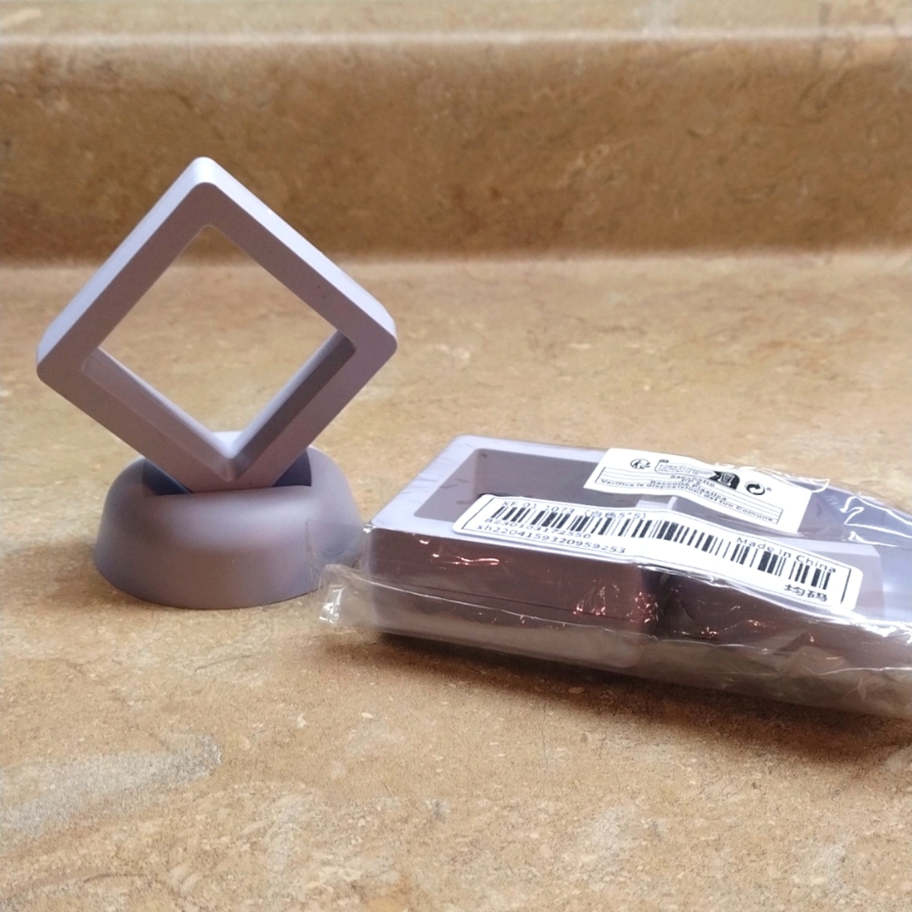 💗5/$25  Small white jewelry and coin display boxes with stand